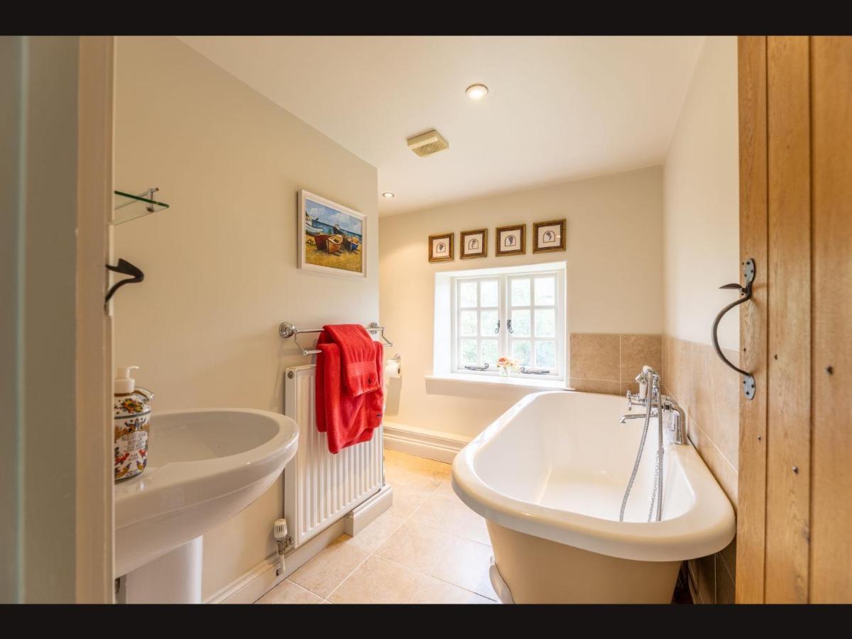 Wisteria Cottage , Pretty Cotswold Cottage Close To Chipping Campden Weston Subedge Exterior foto